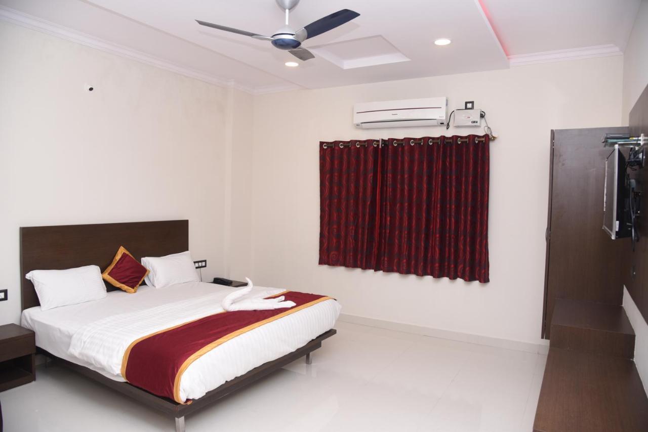 Hotel Grand Kubera Chikmagalur Exterior photo
